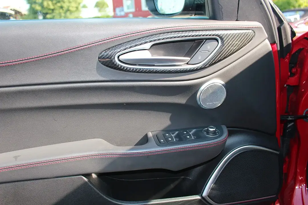Alfa Romeo Giulia - Thumbnail 9