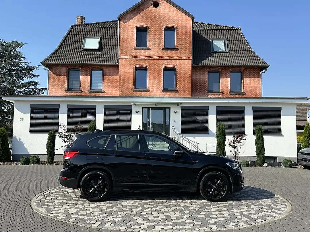 BMW X1 - Thumbnail 2