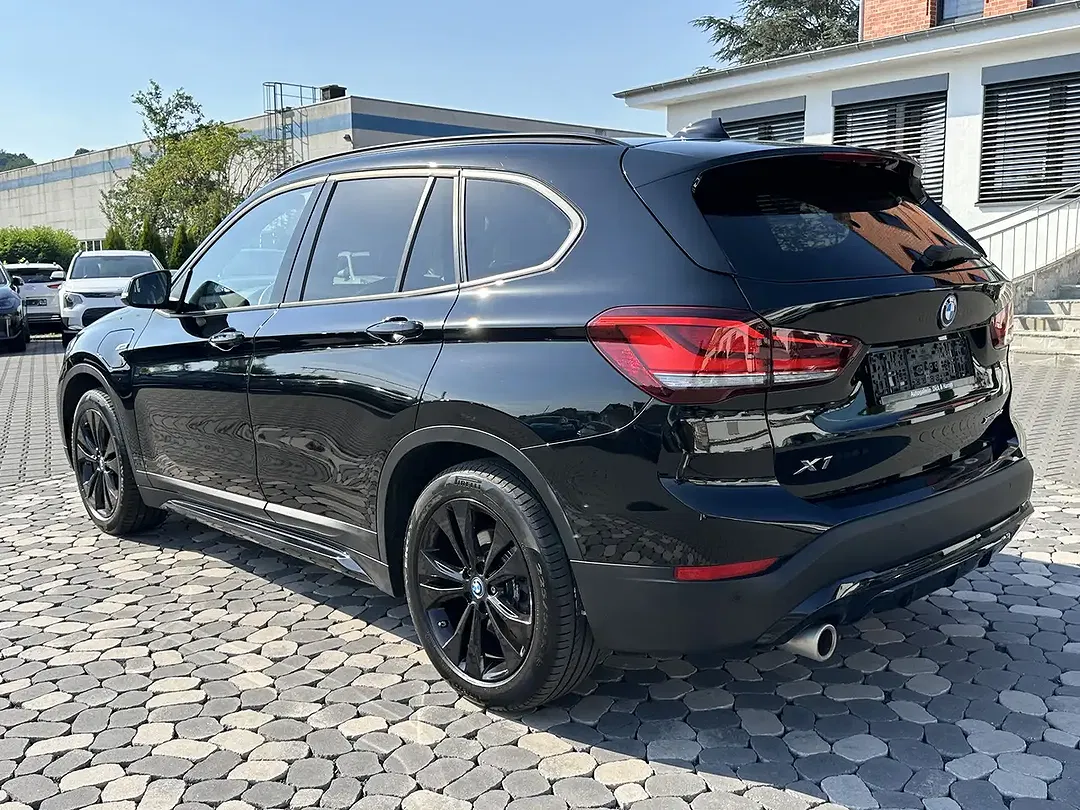BMW X1 - Thumbnail 6