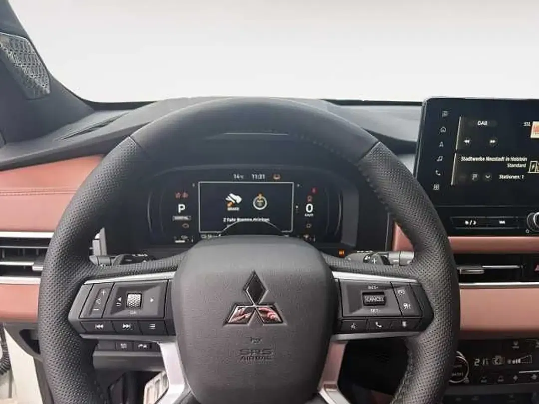Mitsubishi Outlander - Thumbnail 12