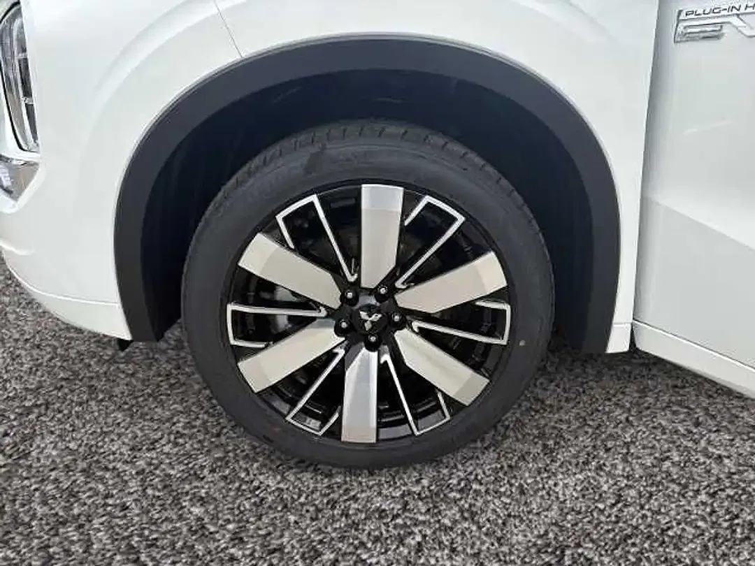 Mitsubishi Outlander - Thumbnail 14