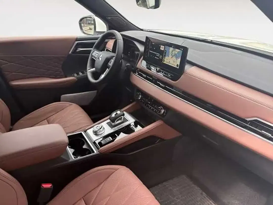Mitsubishi Outlander - Thumbnail 15