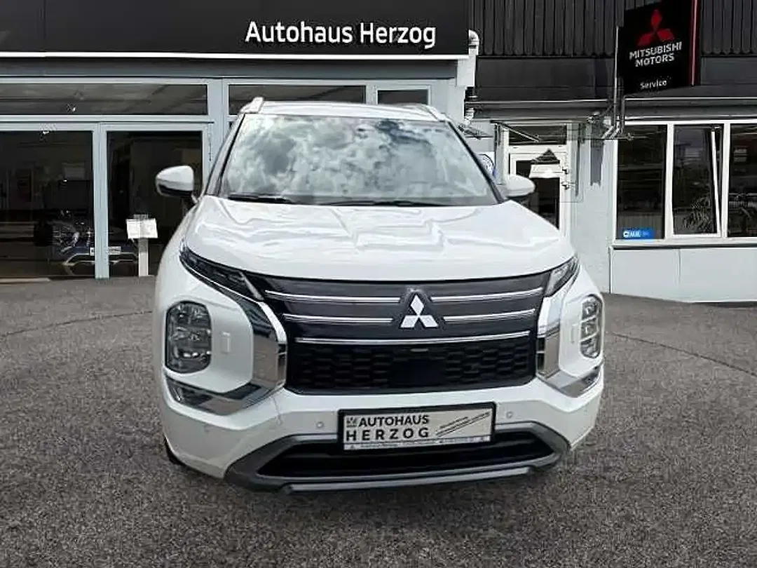 Mitsubishi Outlander - Thumbnail 8