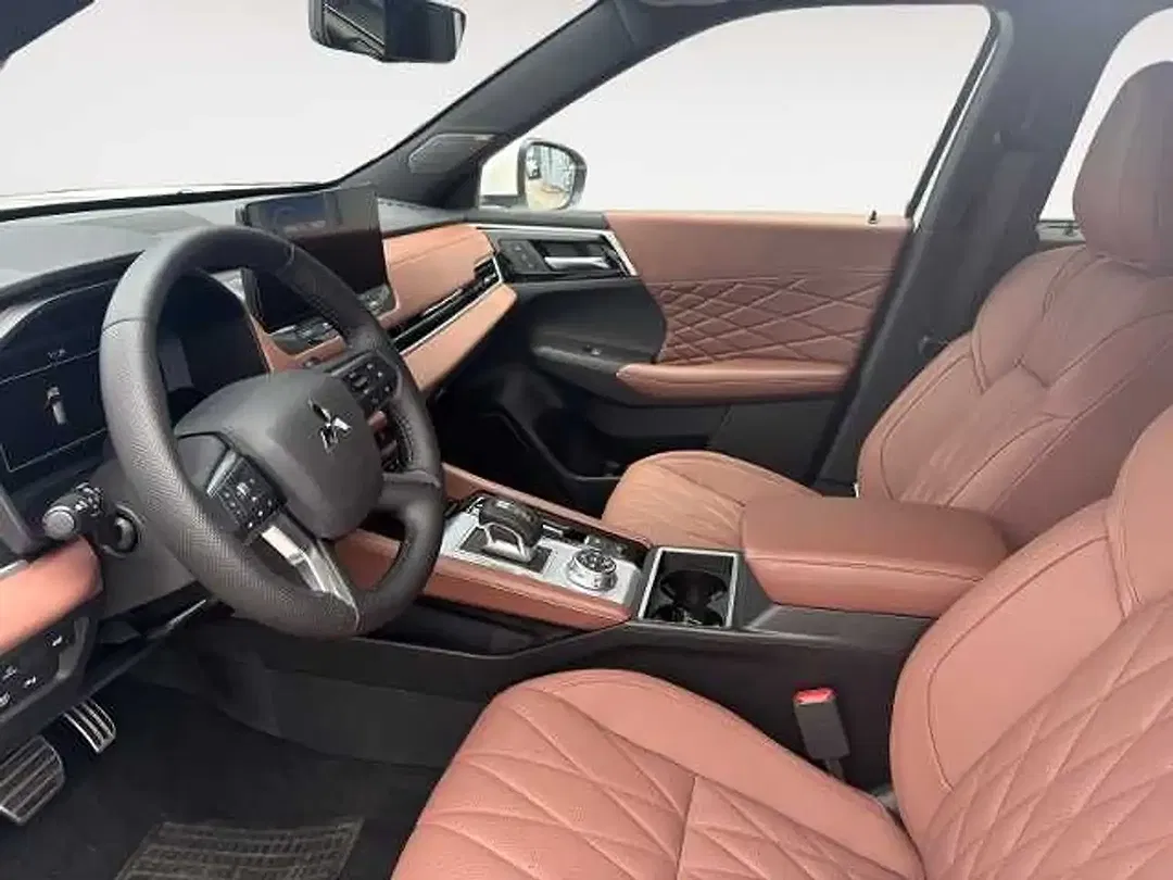 Mitsubishi Outlander - Thumbnail 9
