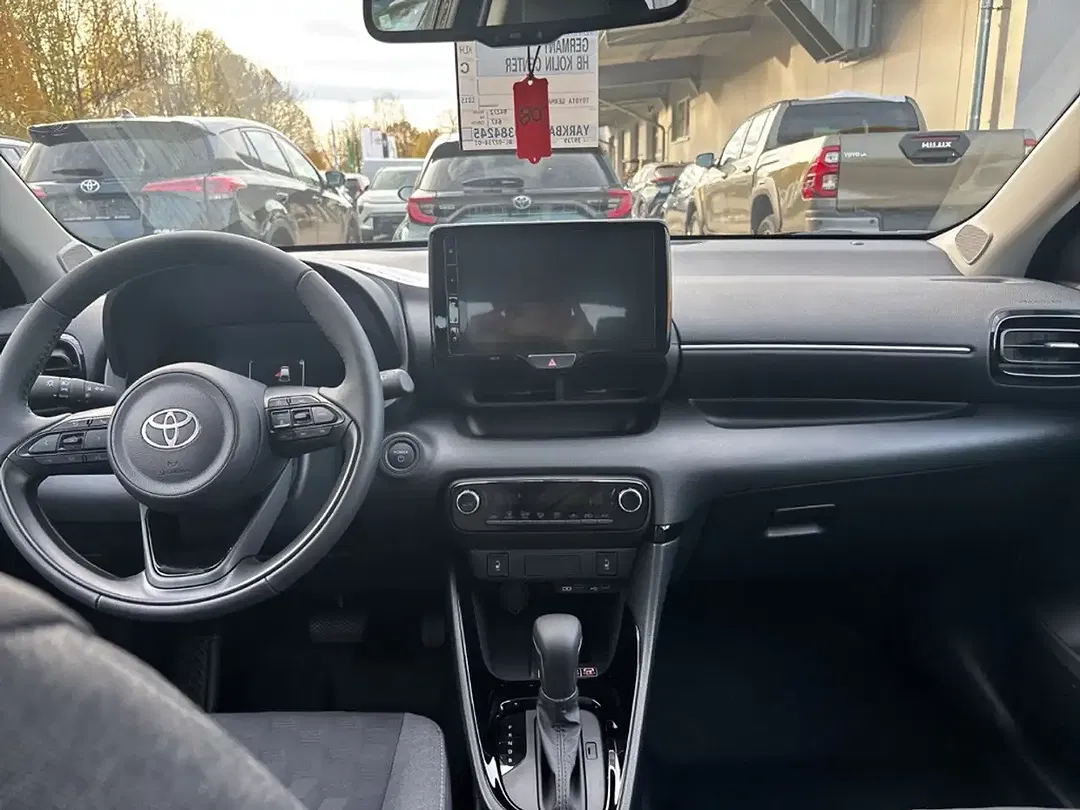 Toyota Yaris - Thumbnail 12