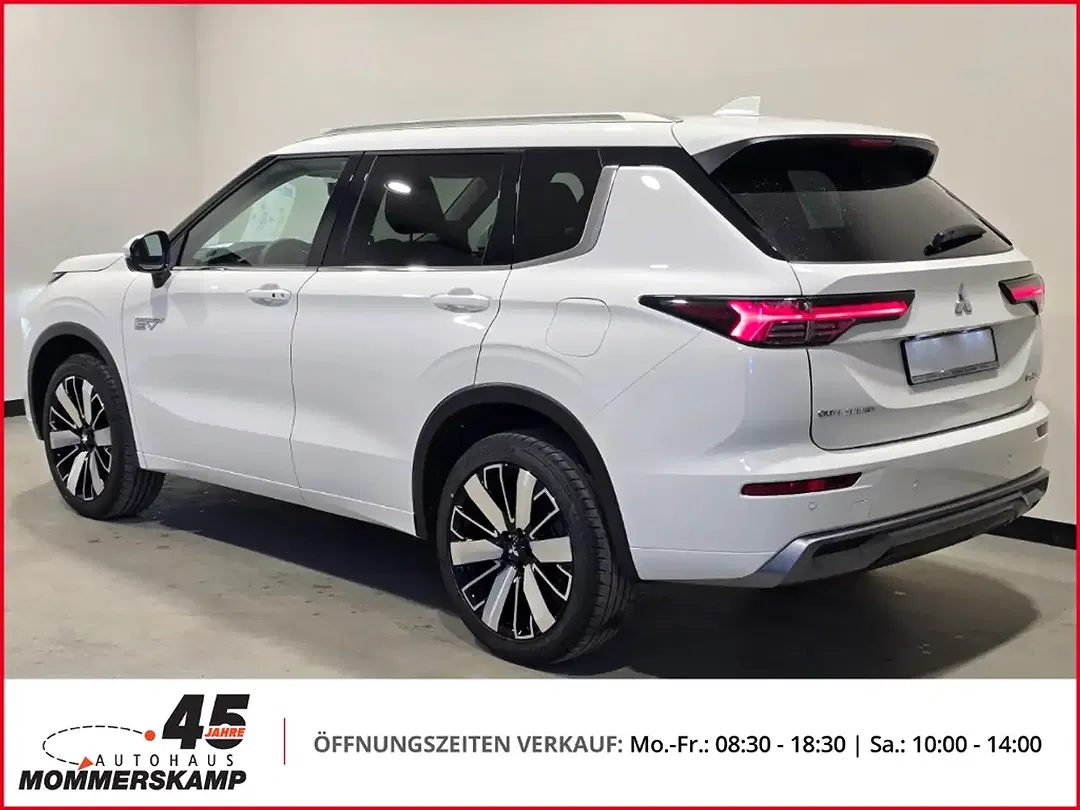 Mitsubishi Outlander - Thumbnail 3