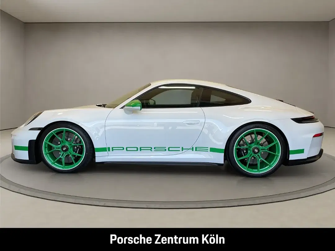 Porsche 992 - Thumbnail 2