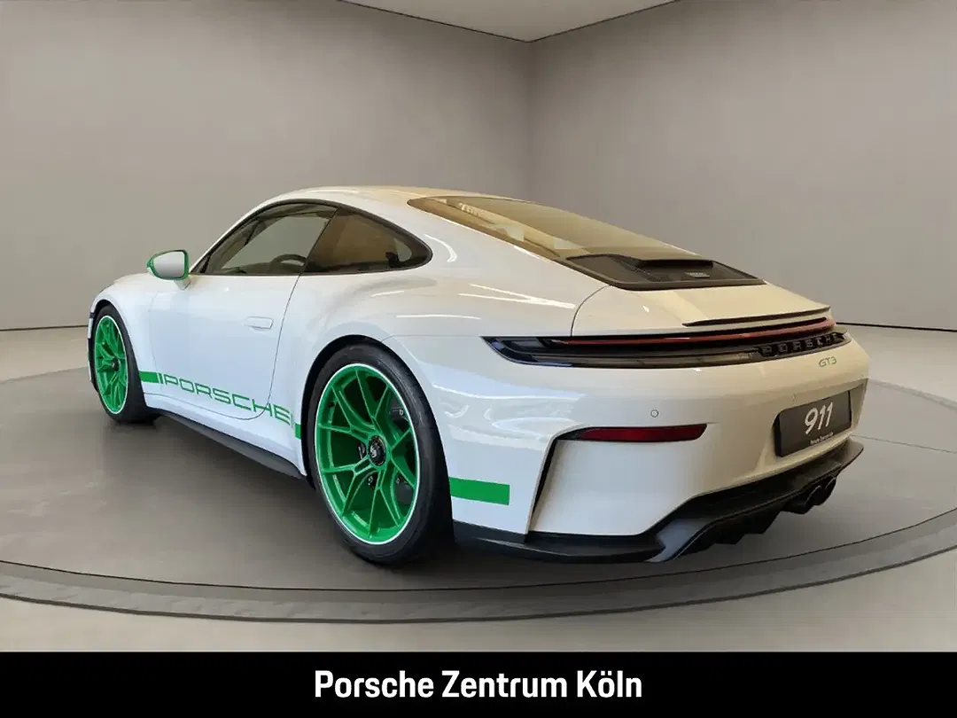 Porsche 992 - Thumbnail 3