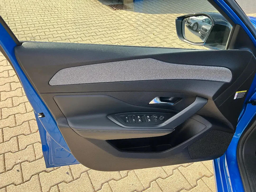 Peugeot 308 - Thumbnail 10