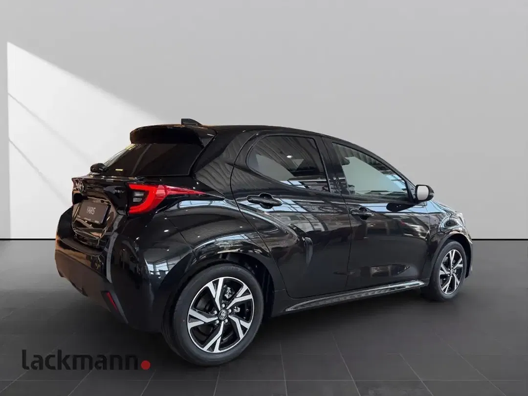 Toyota Yaris - Thumbnail 8