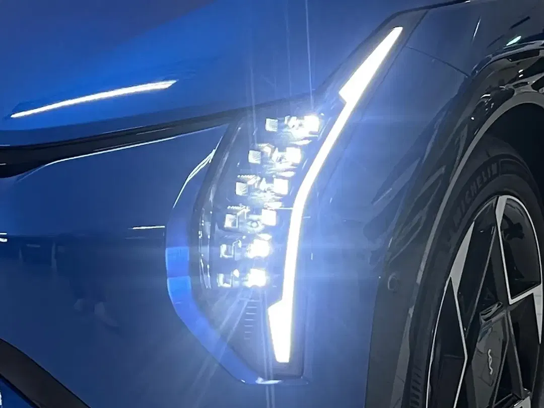 Kia EV4 - Thumbnail 5