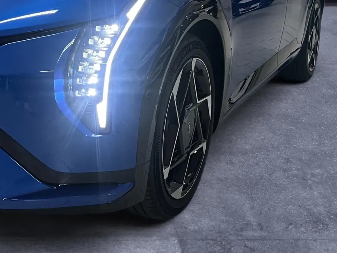 Kia EV4 - Thumbnail 6