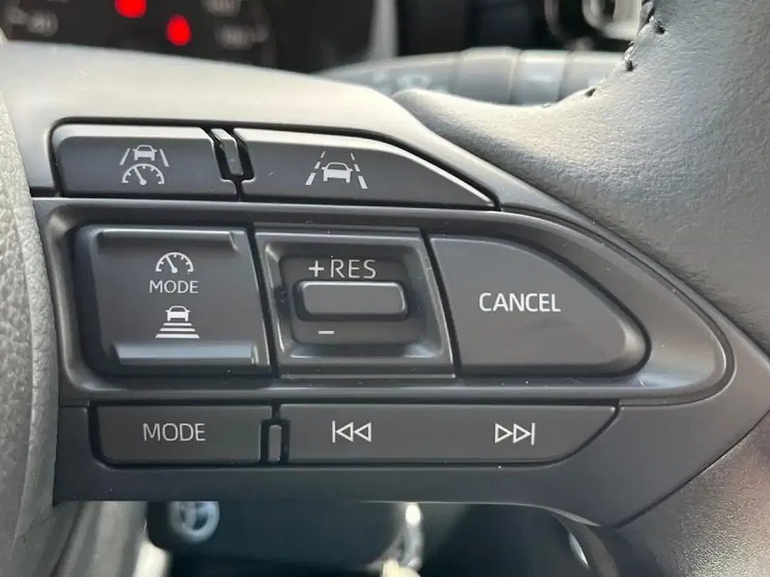 Toyota Yaris - Thumbnail 13