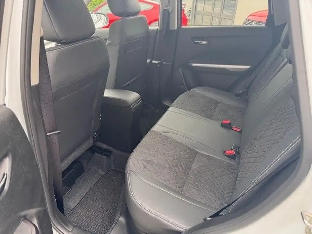 Suzuki Vitara - Thumbnail 14