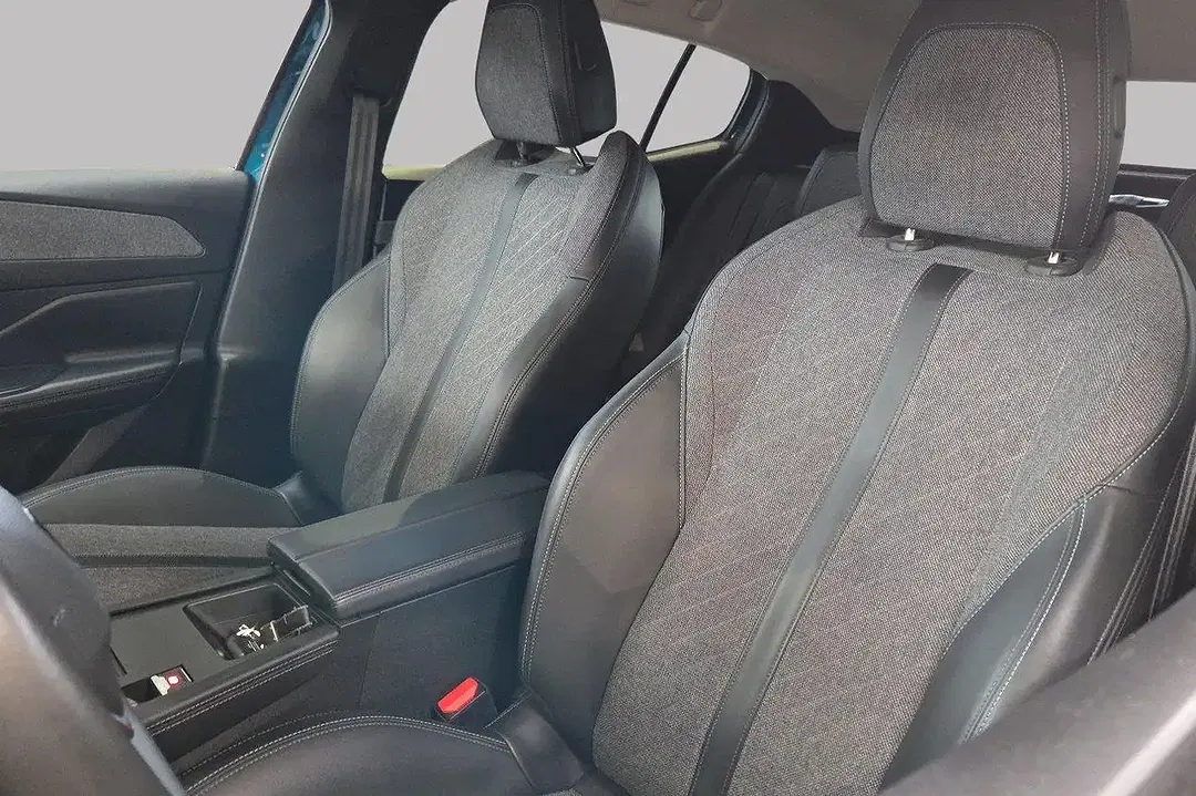 Peugeot 408 - Thumbnail 9