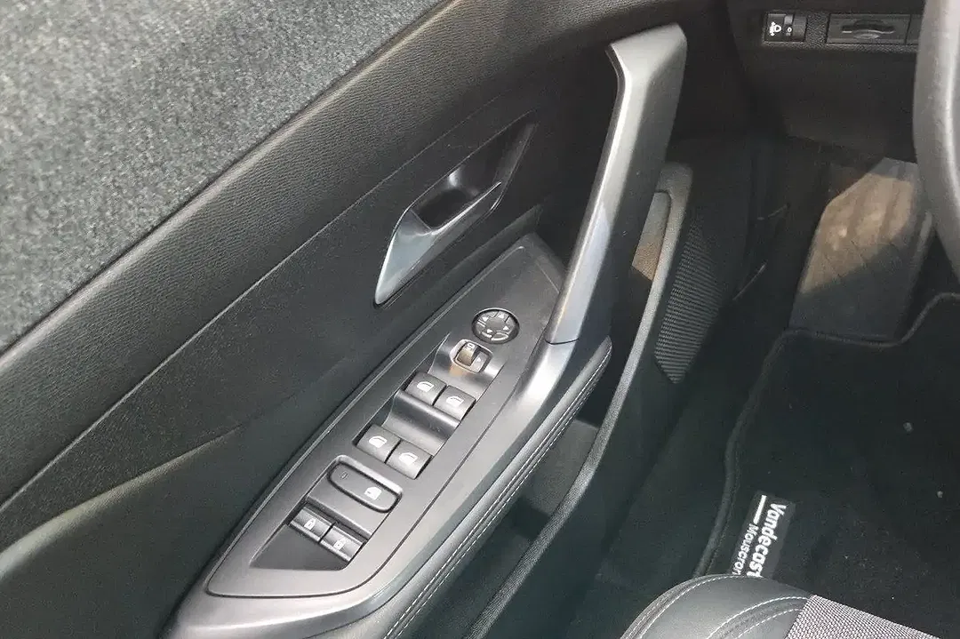 Peugeot 408 - Thumbnail 16