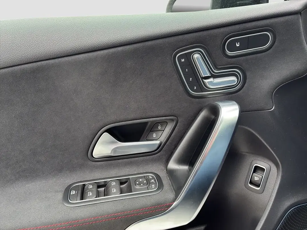 Mercedes-Benz A 200 - Thumbnail 11