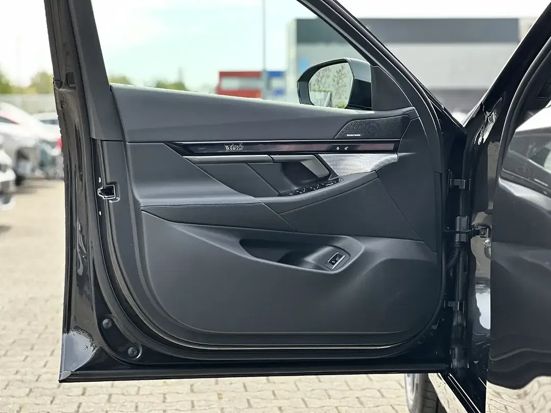 BMW 520 - Thumbnail 8