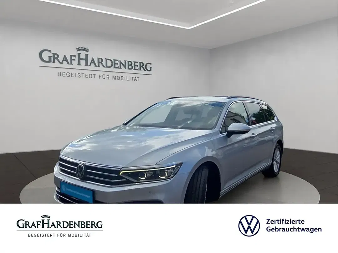 Volkswagen Passat Variant - Thumbnail 1