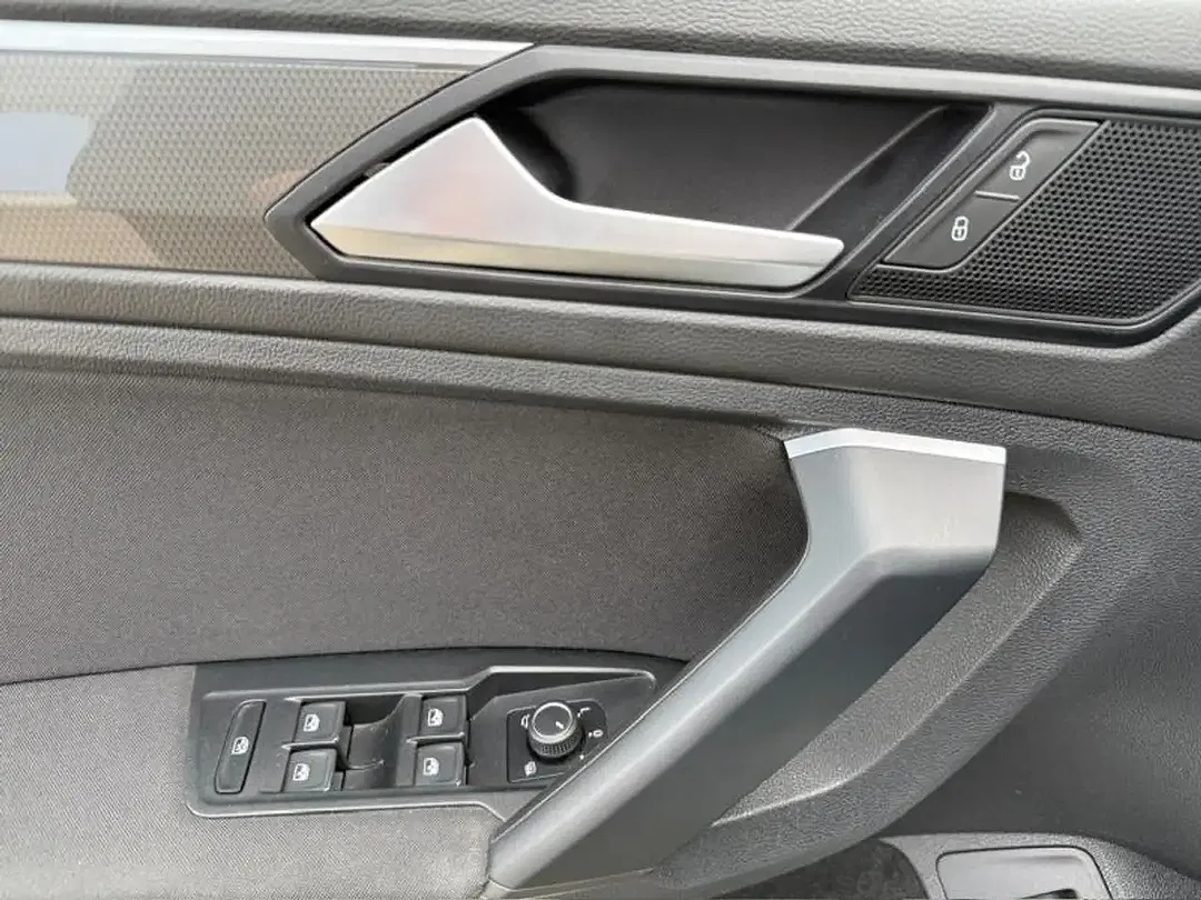 Volkswagen Tiguan - Thumbnail 12