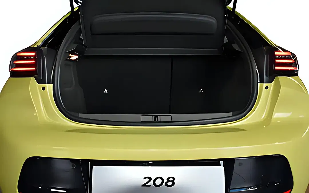 Peugeot 208 - Thumbnail 11