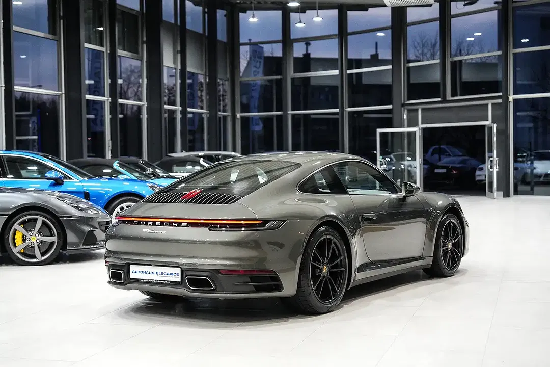 Porsche 911 - Thumbnail 3