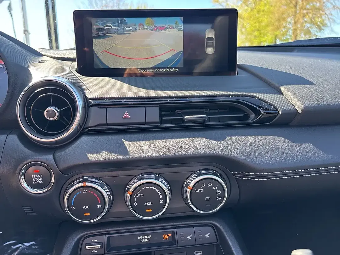 Mazda MX-5 - Thumbnail 11