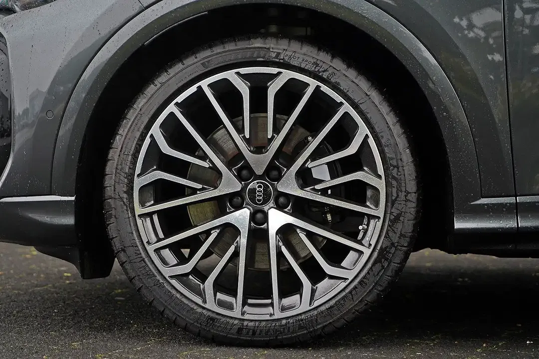Audi SQ5 - Thumbnail 6