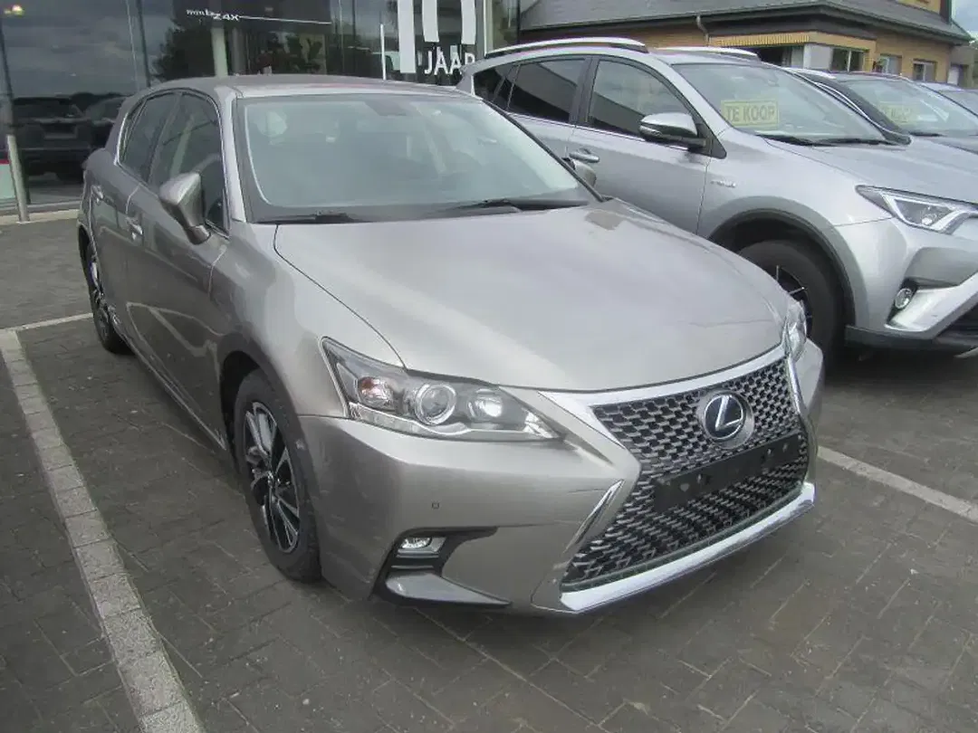 Lexus CT 200h - Thumbnail 3