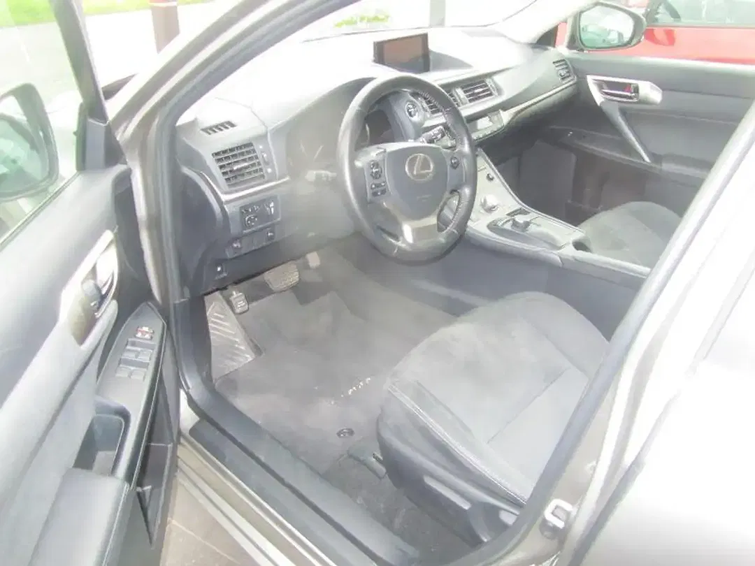 Lexus CT 200h - Thumbnail 8
