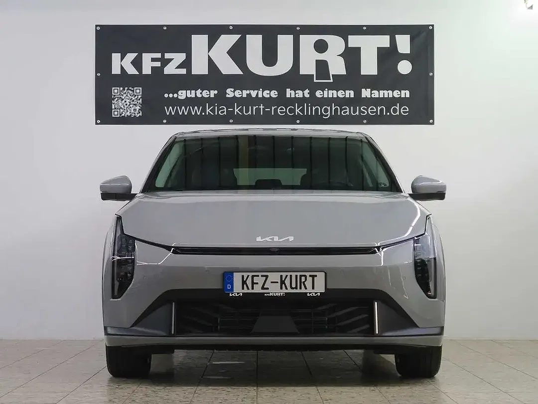 Kia EV4 - Thumbnail 2