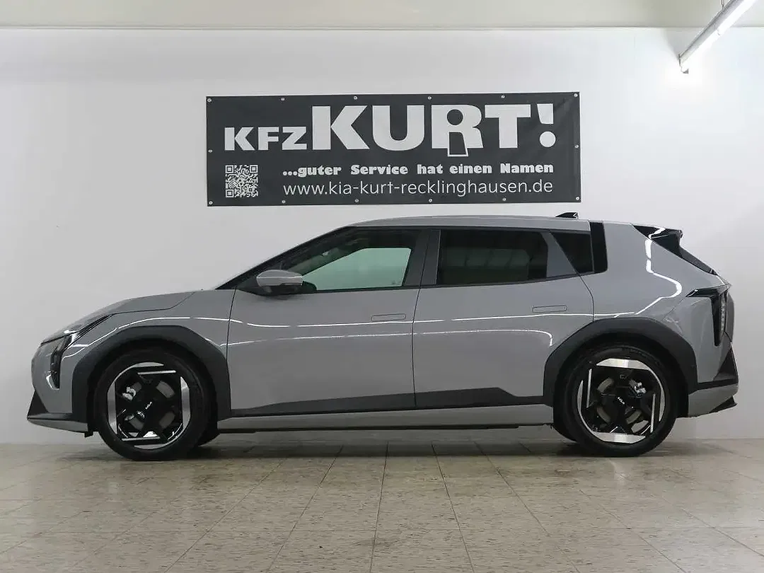Kia EV4 - Thumbnail 3