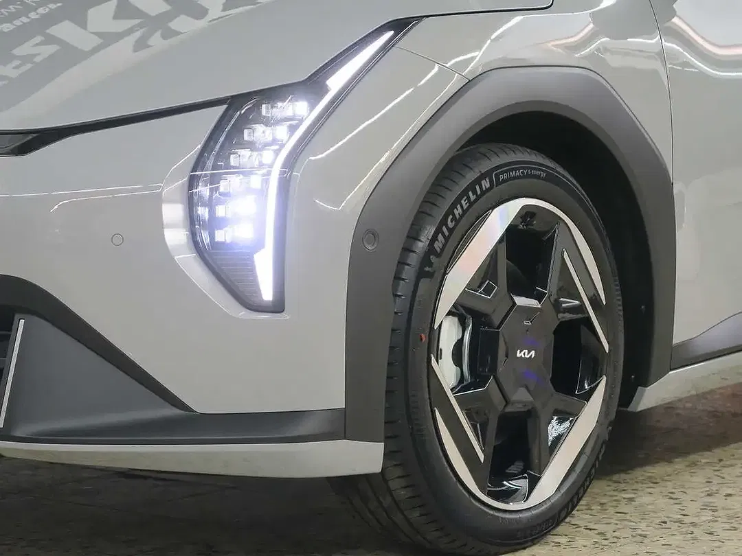 Kia EV4 - Thumbnail 6