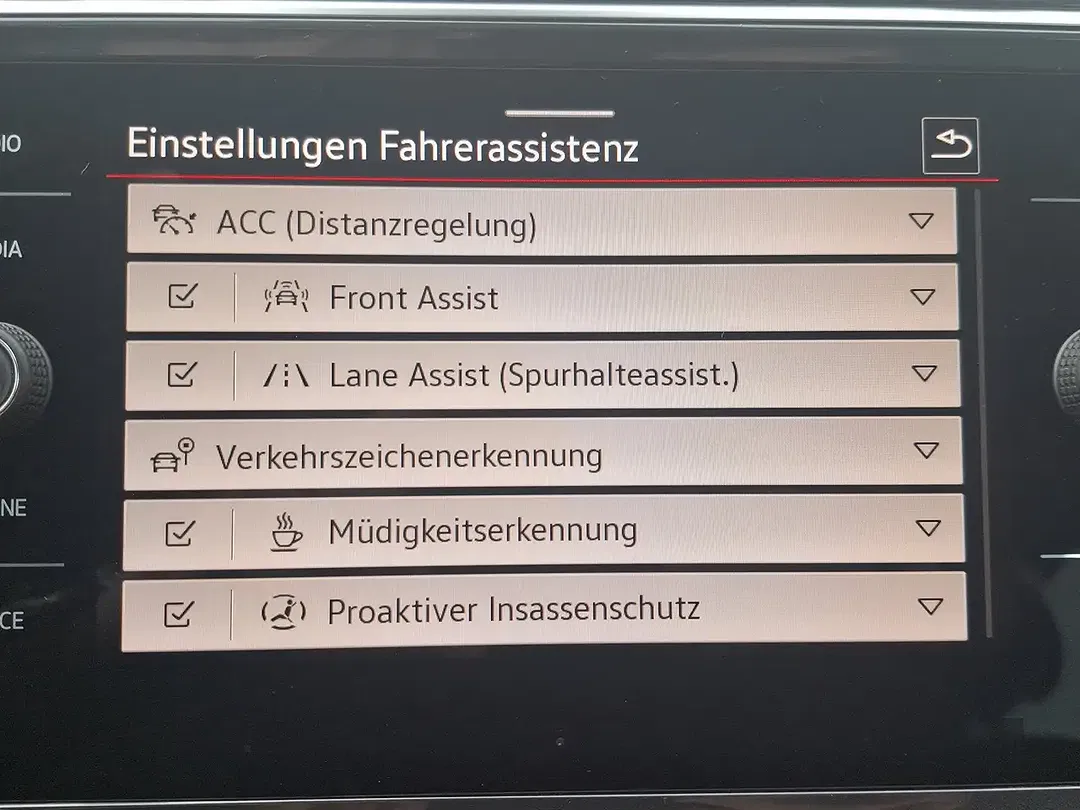 Volkswagen Tiguan - Thumbnail 19