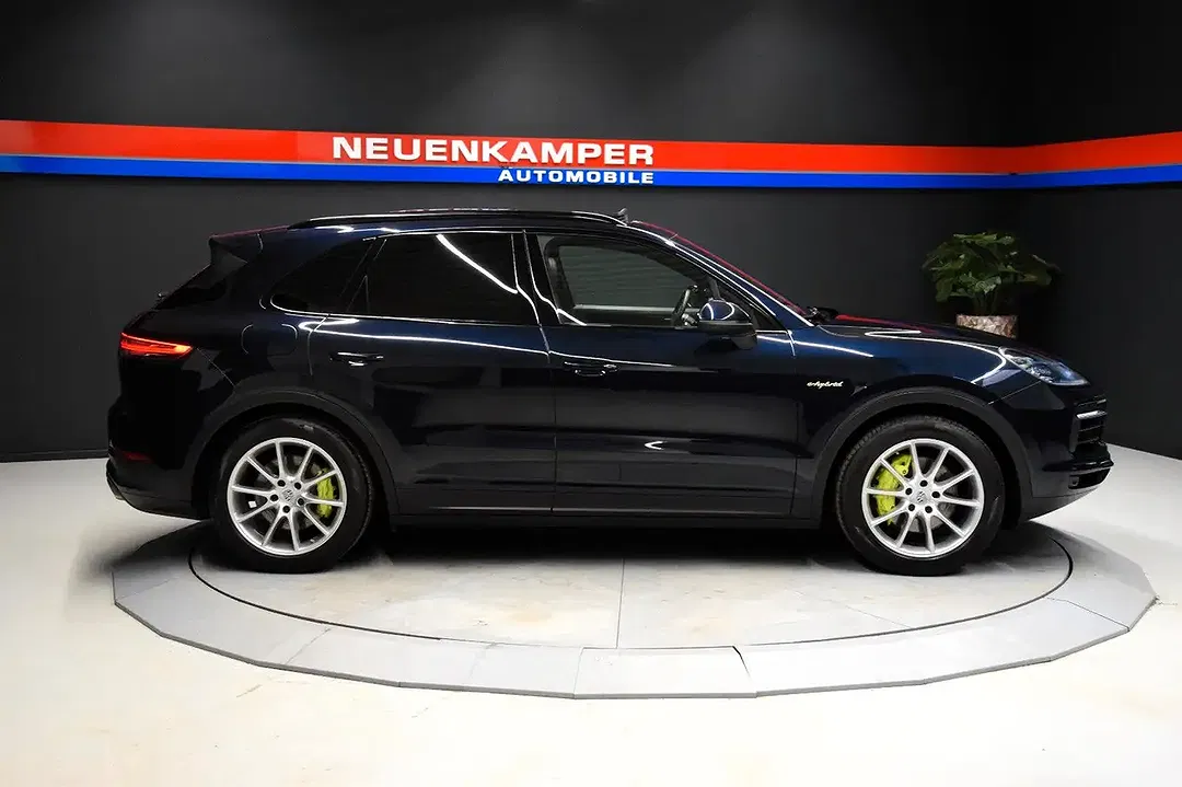 Porsche Cayenne - Thumbnail 10