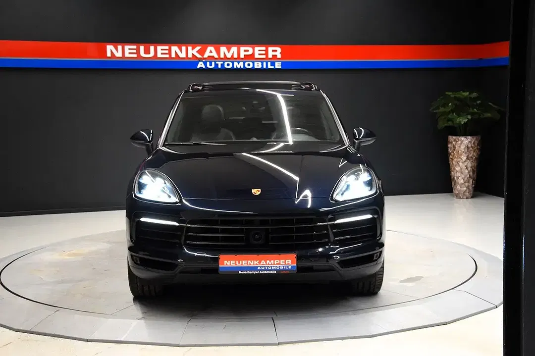 Porsche Cayenne - Thumbnail 2