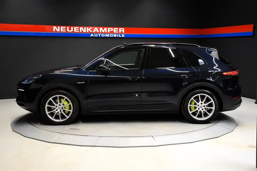 Porsche Cayenne - Thumbnail 3