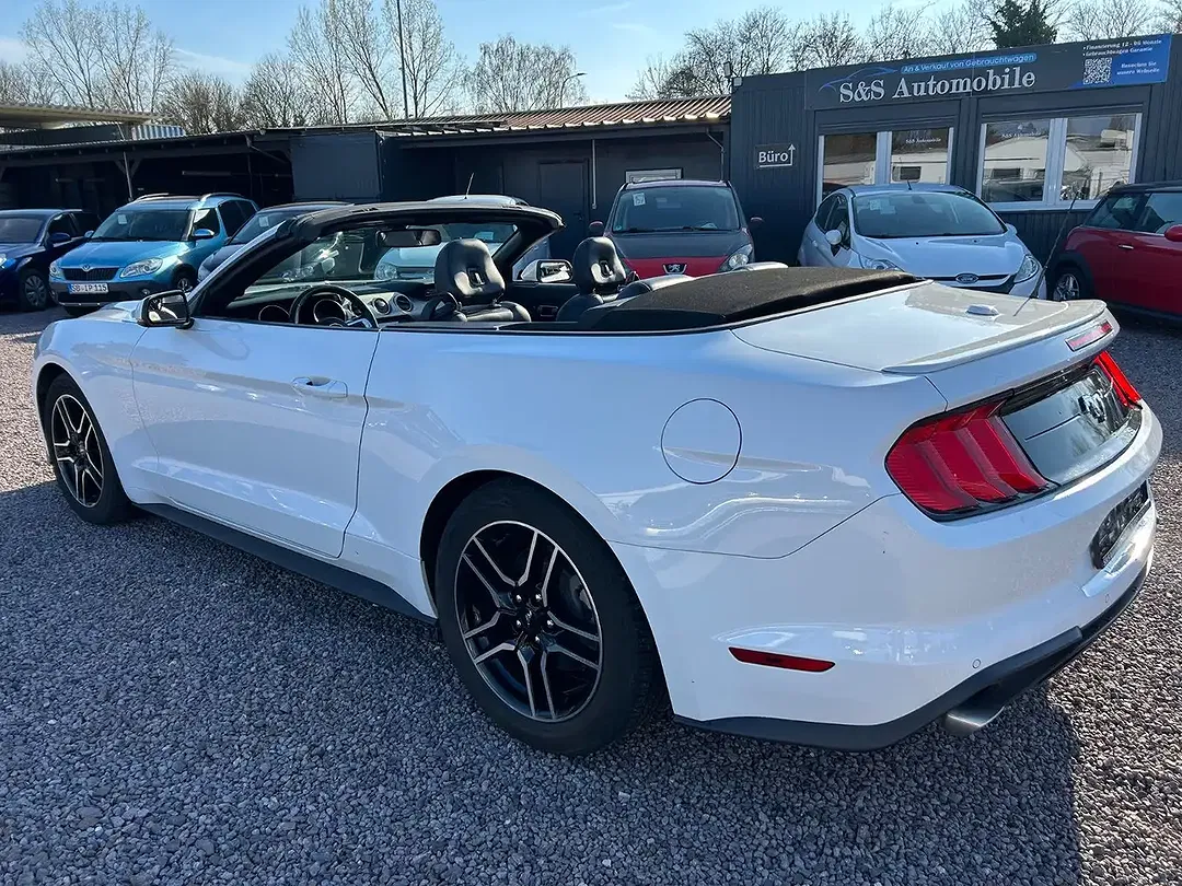 Ford Mustang - Thumbnail 6