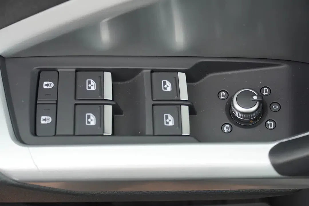 Audi Q3 - Thumbnail 12