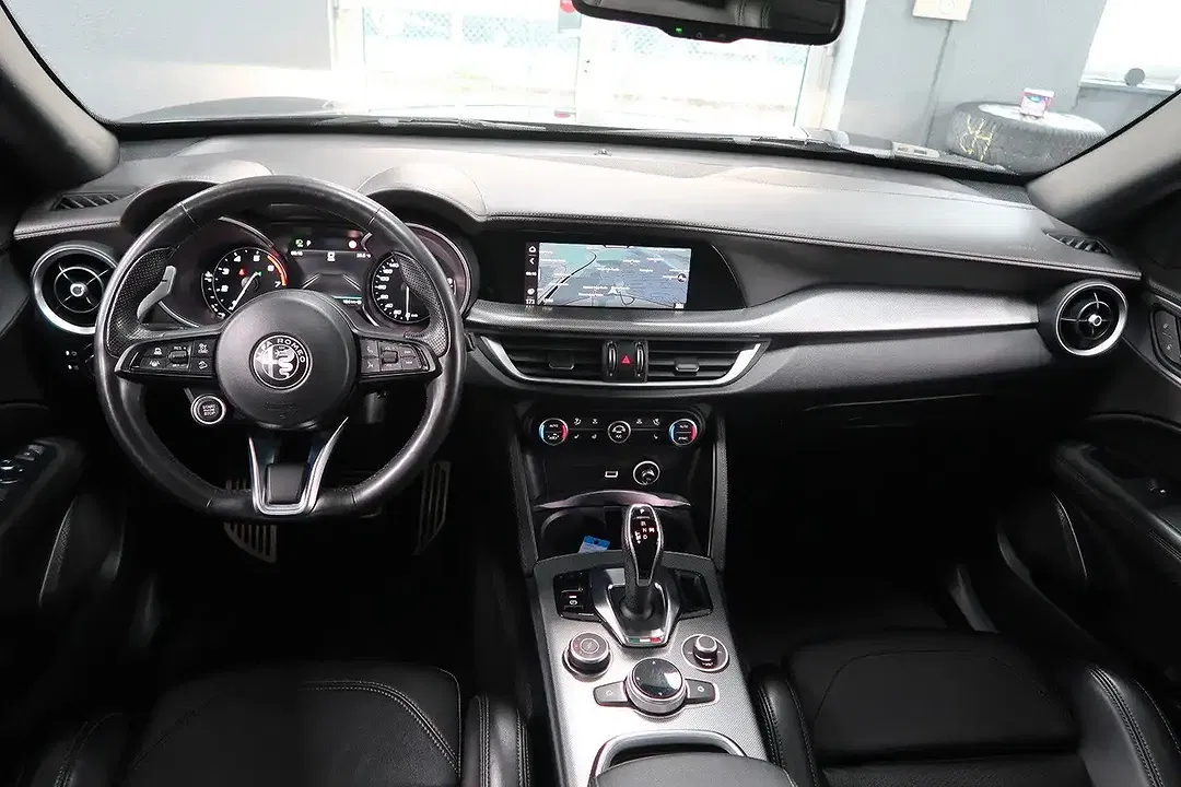 Alfa Romeo Stelvio - Thumbnail 11
