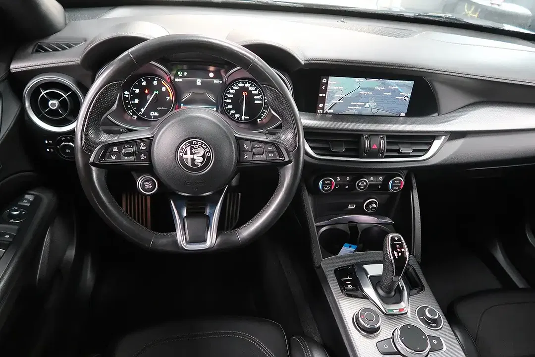 Alfa Romeo Stelvio - Thumbnail 12