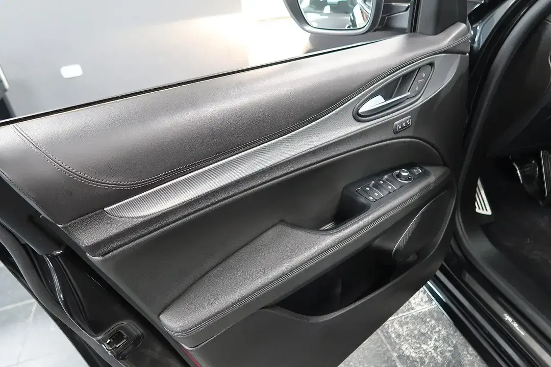 Alfa Romeo Stelvio - Thumbnail 13