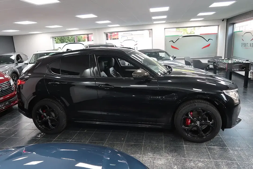 Alfa Romeo Stelvio - Thumbnail 4