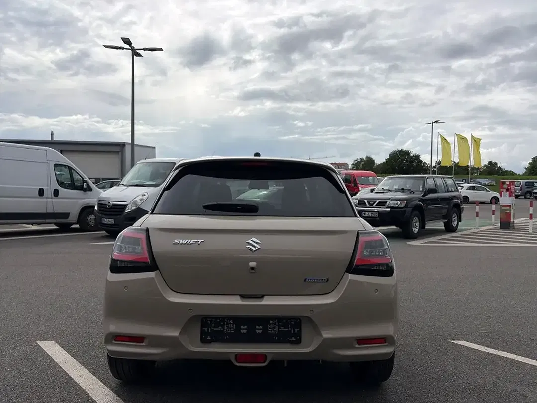 Suzuki Swift - Thumbnail 4