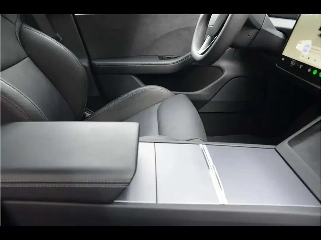 Tesla Model 3 - Thumbnail 10