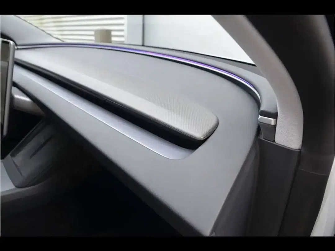 Tesla Model 3 - Thumbnail 11