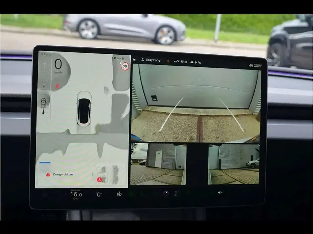 Tesla Model 3 - Thumbnail 12