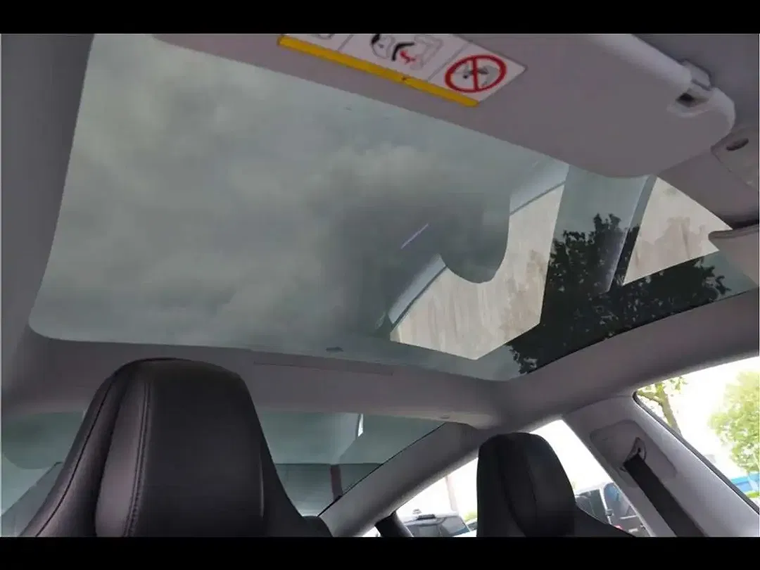 Tesla Model 3 - Thumbnail 14