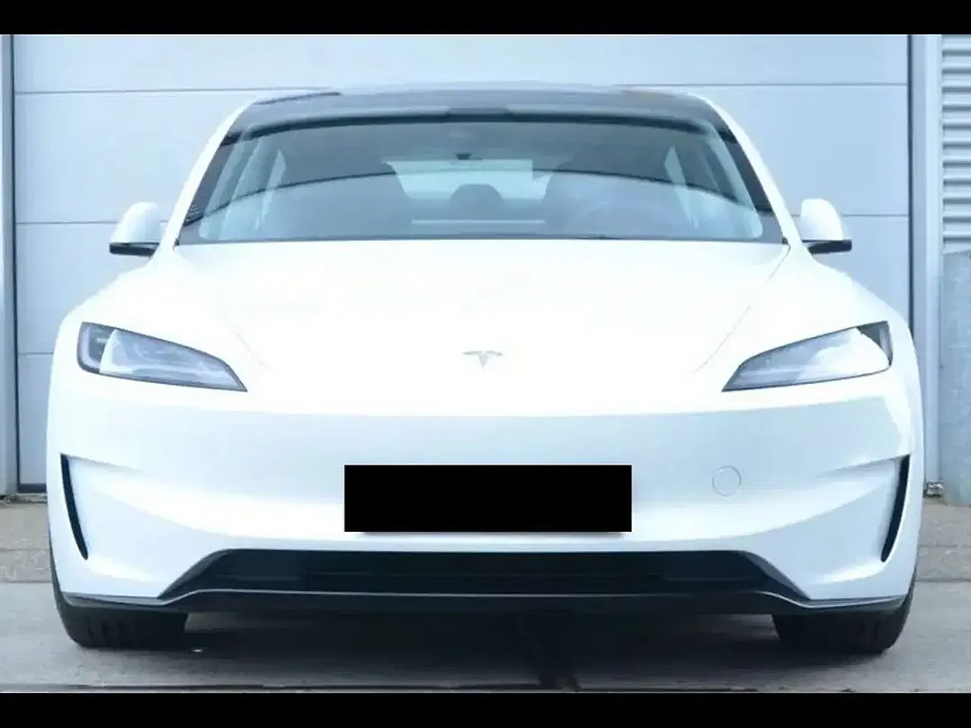 Tesla Model 3 - Thumbnail 2