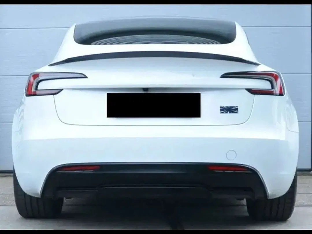 Tesla Model 3 - Thumbnail 5